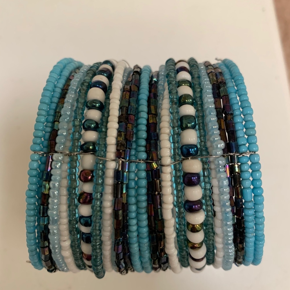 Beautiful cuff bracelet - Picture 3 of 3